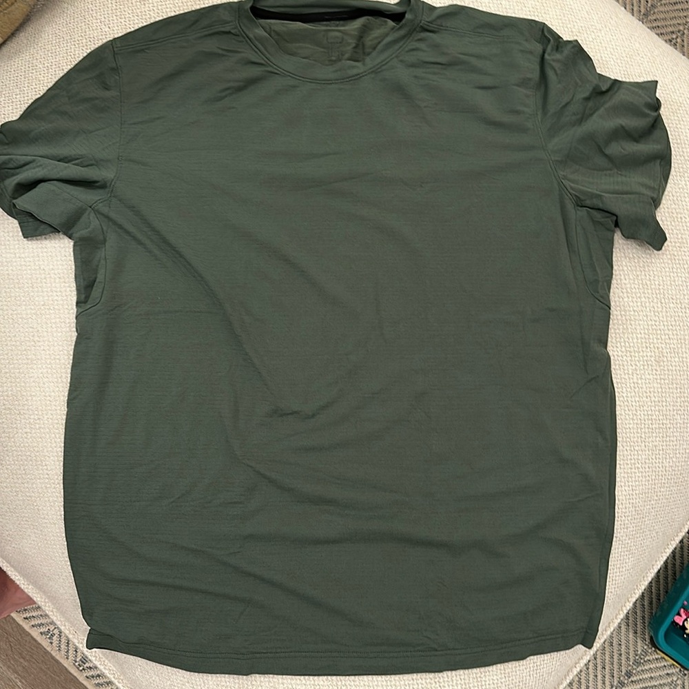 Lululemon green shirt